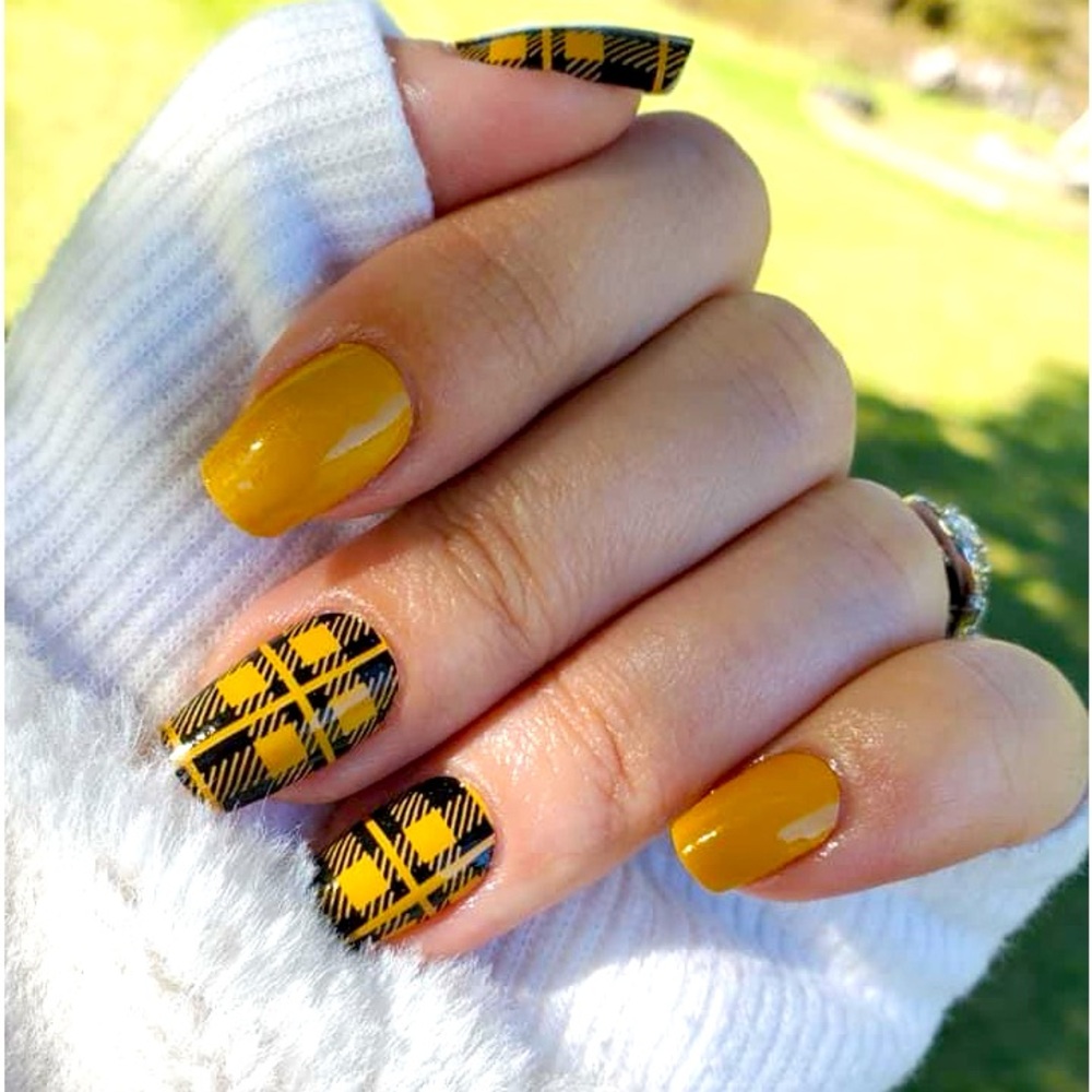 Color Street Breaking Plaid Dry Nail Polish Retired Set for Fall